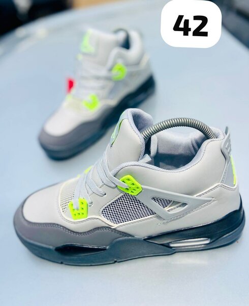 Basket Jordan 4