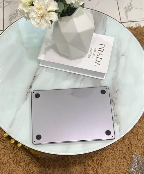 MacBook M2 2022