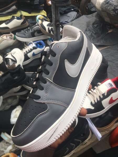 mens sneaker