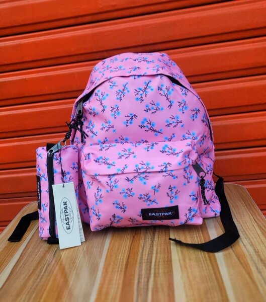 Sac eastpak  avec sa trousse