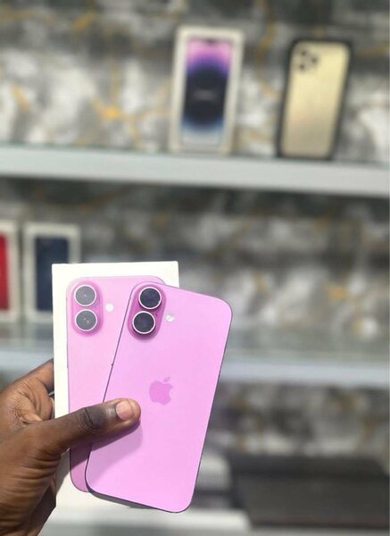 iPhone 16 Rose et Bleu