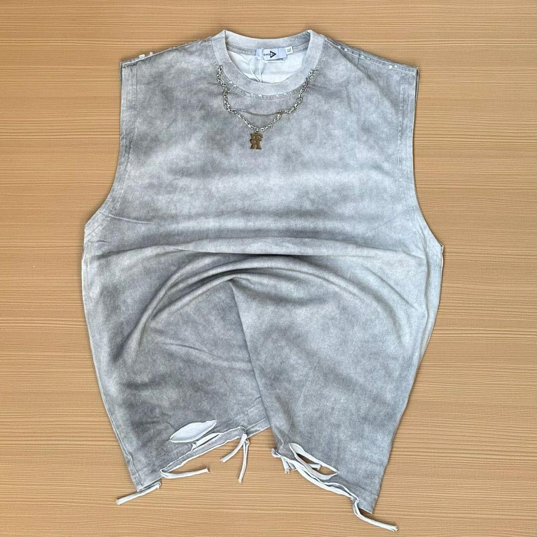 Sleeveless shirt