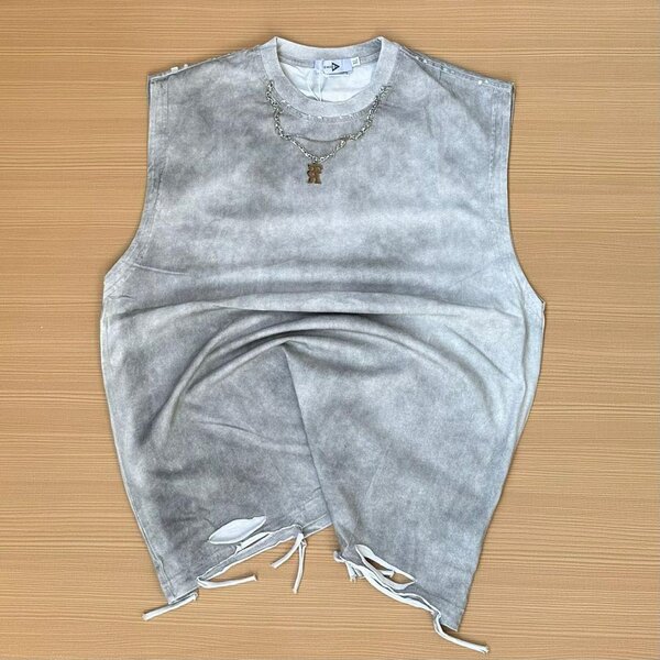 Sleeveless shirt