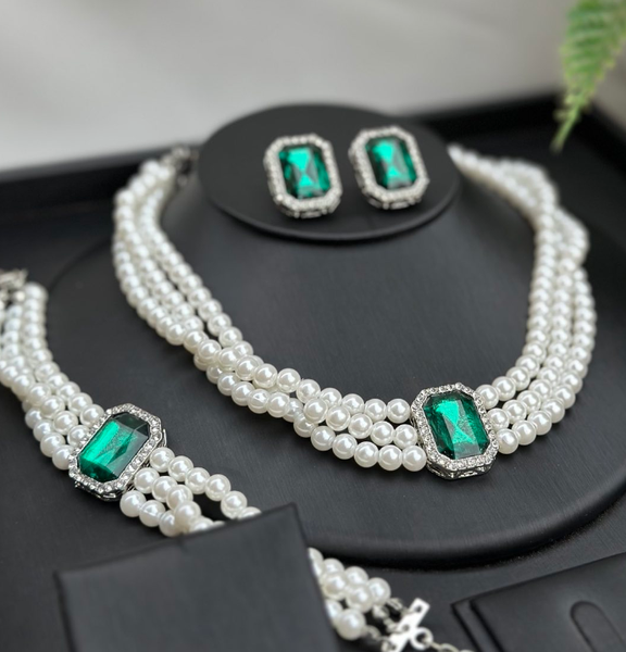 Gorgeous pearls set