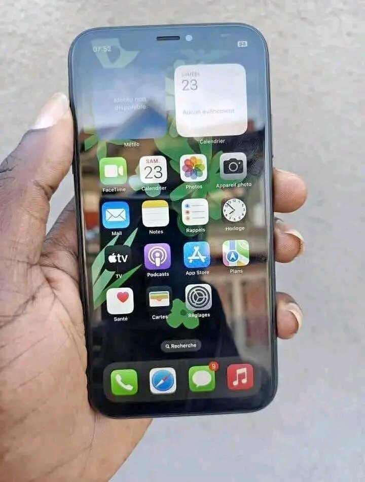 iPhone noir élégant et moderne
