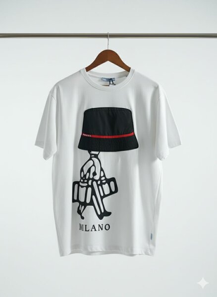 T-shirt blanc imprimé stylisé