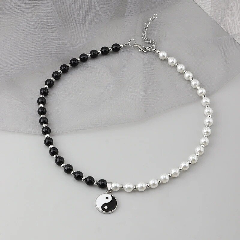 neckchains and necklaces 