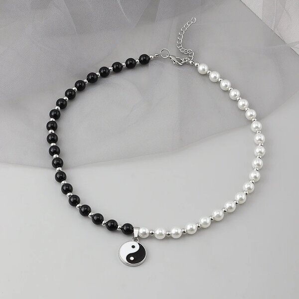 neckchains and necklaces 