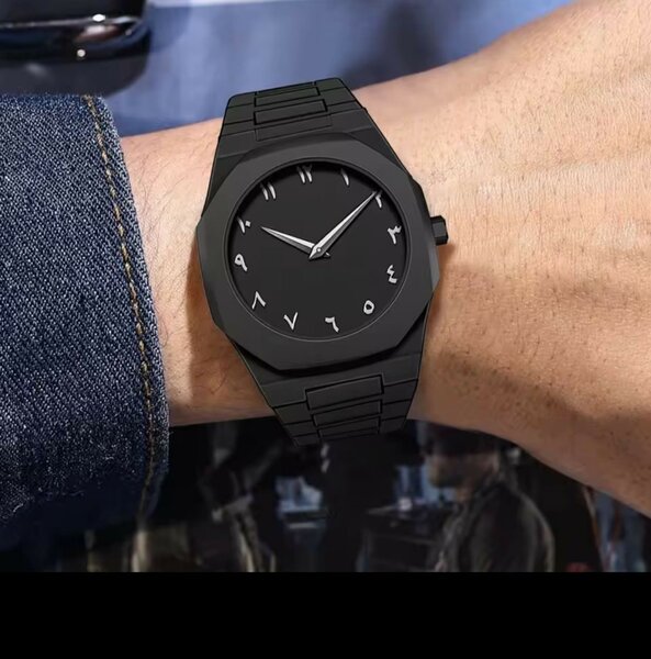 Montre noir minimaliste