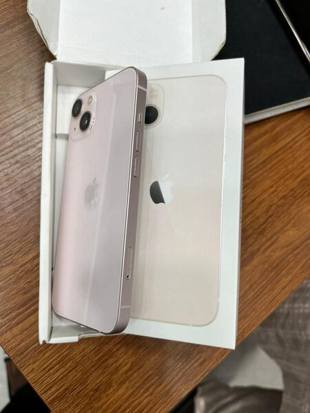 iPhone 13 128go quasi neuf avec son carton