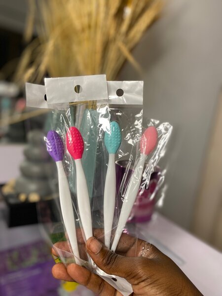 Lip brush