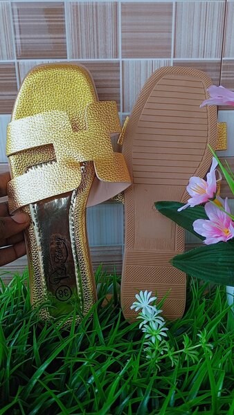Ladies slippers