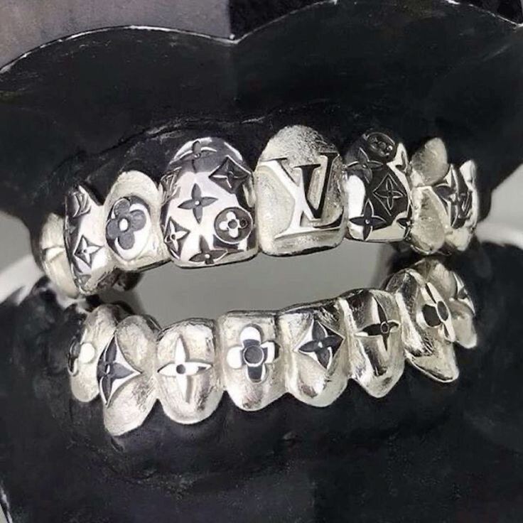 Decorated teeth