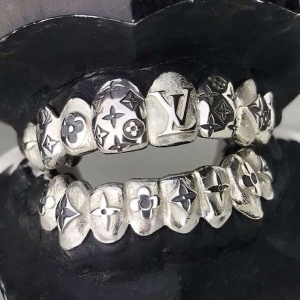 Decorated teeth