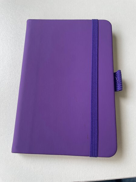 Carnet de notes violet élégant