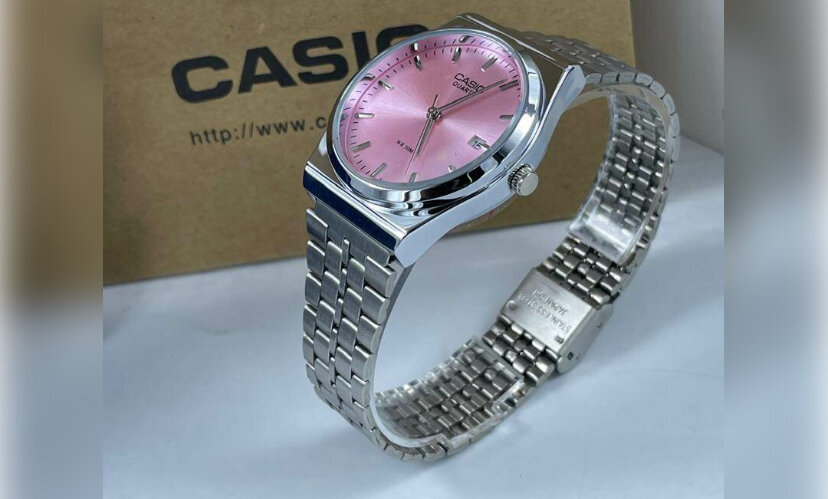 Montre élégante en acier inoxydable