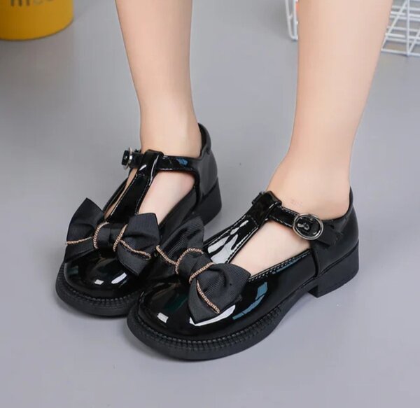 Shoe for girls