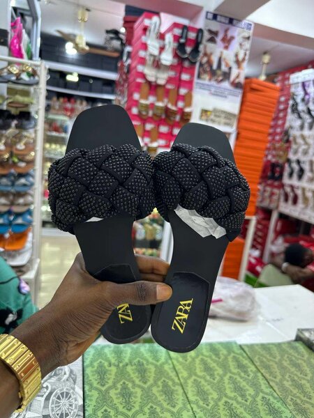 Ladies slippers