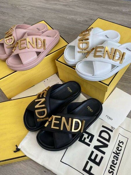 Ladies slippers