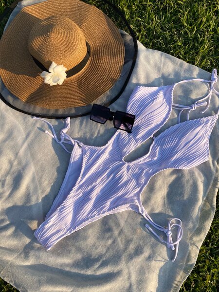 Bikini/ swimwear
