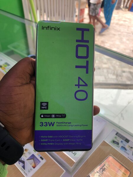 Infinix HOT 40