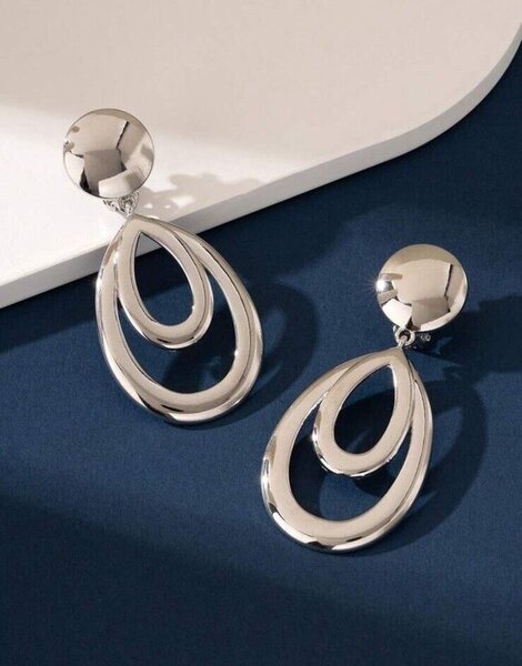 Boucles d'oreilles pendantes modernes