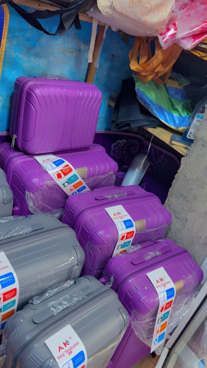 4 Valise en gomme