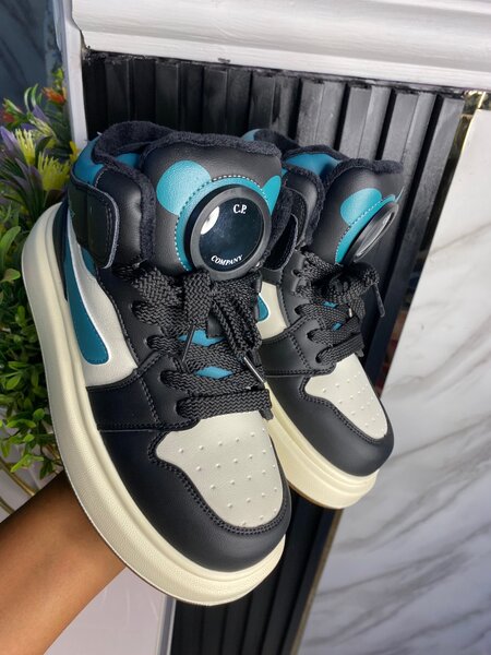 Kids sneakers