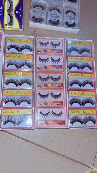 Faux cils