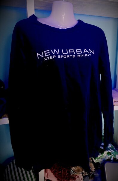 Sweatshirt