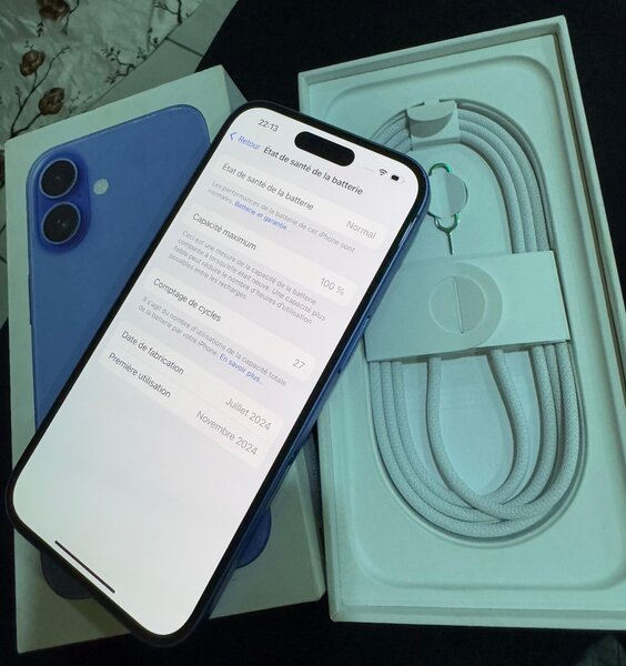 iPhone 16 simple