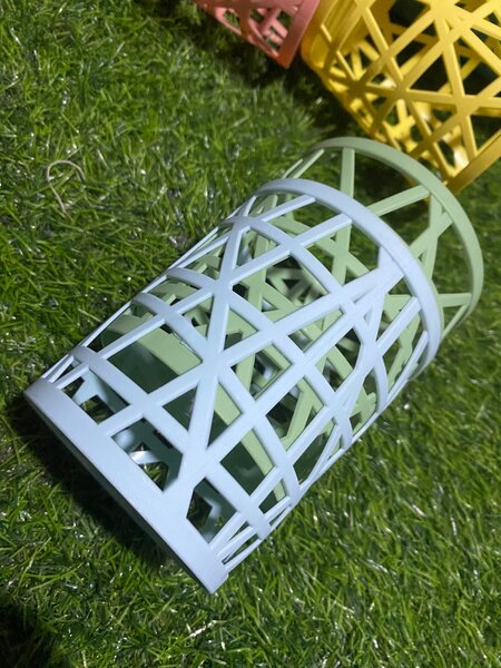 Makeup brush basket