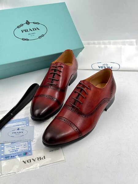 Solid leather shoes