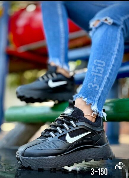 Chaussures de sport noires tendance