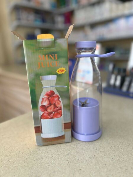 Portable rechargeable juicer