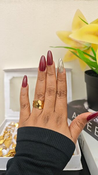 Bague dorée élégante