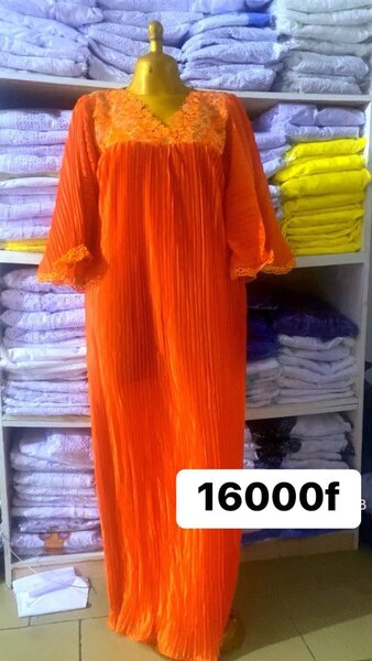 Robe longue élégante brodée