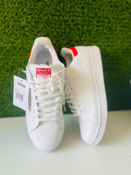 Adidas stain smith