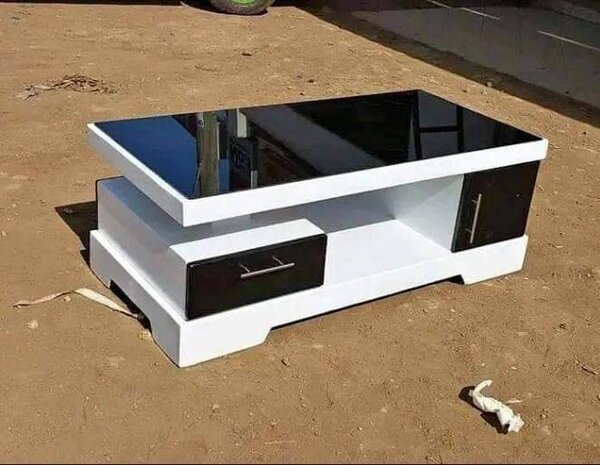 Table basse moderne avec rangement