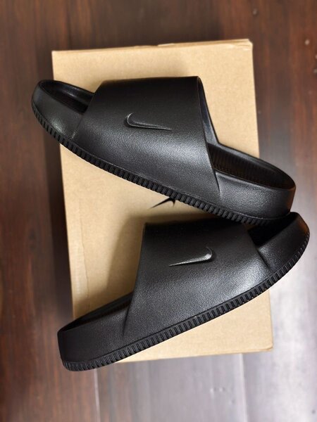 Claquettes noires unisexes