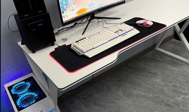 White Desk