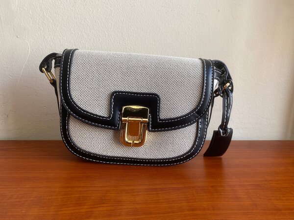Hand bag