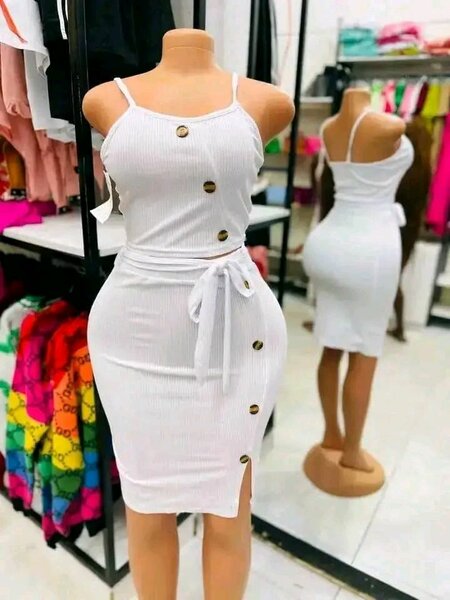 Robe d'été blanche élégante