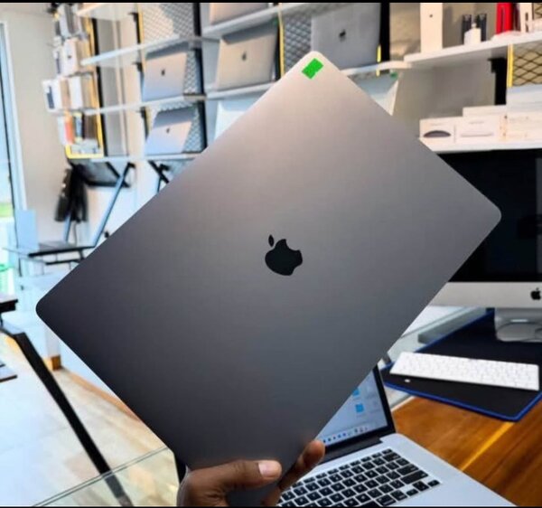 Apple laptop