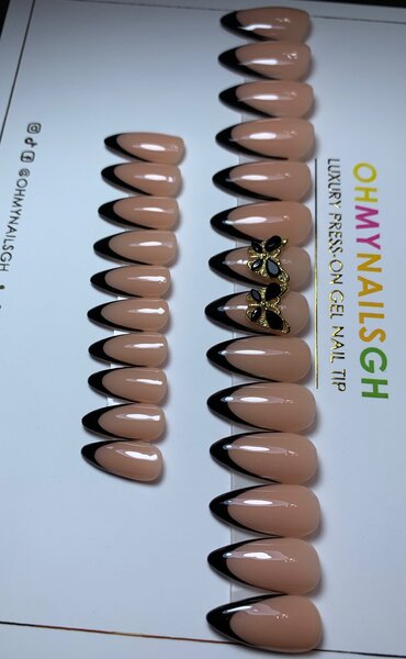 PRESS-ON GEL NAILS