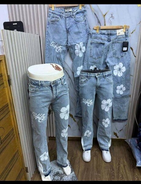 Jeans à motifs floraux