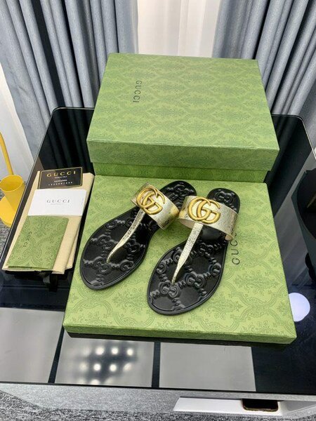 Ladies slippers