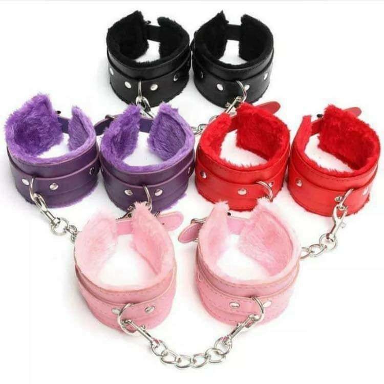 Menottes en peluche réglables