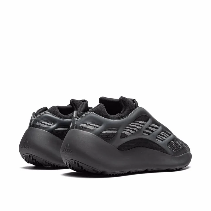 ADIDAS - YEEZY BOOST 700 V3 DA