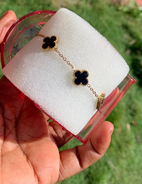 Multi Pearl Clover bracelet (black)